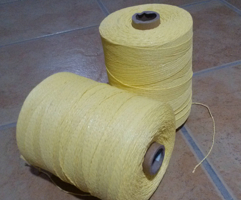 선박 농가에 있는 패킹 베일러 끈을 위한 주문 제작된 노랑색 5 밀리미터 2 층 PP 베일러 끈